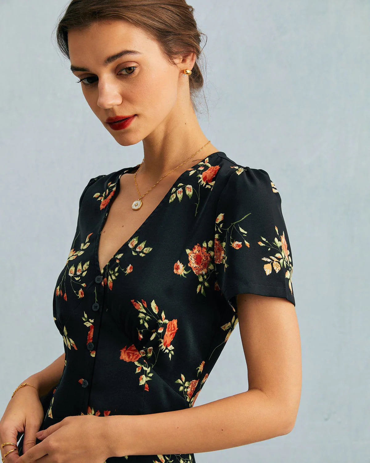 Black Floral V-Neck Maxi Dress - Short Sleeve, Retro Style, Slim Fit